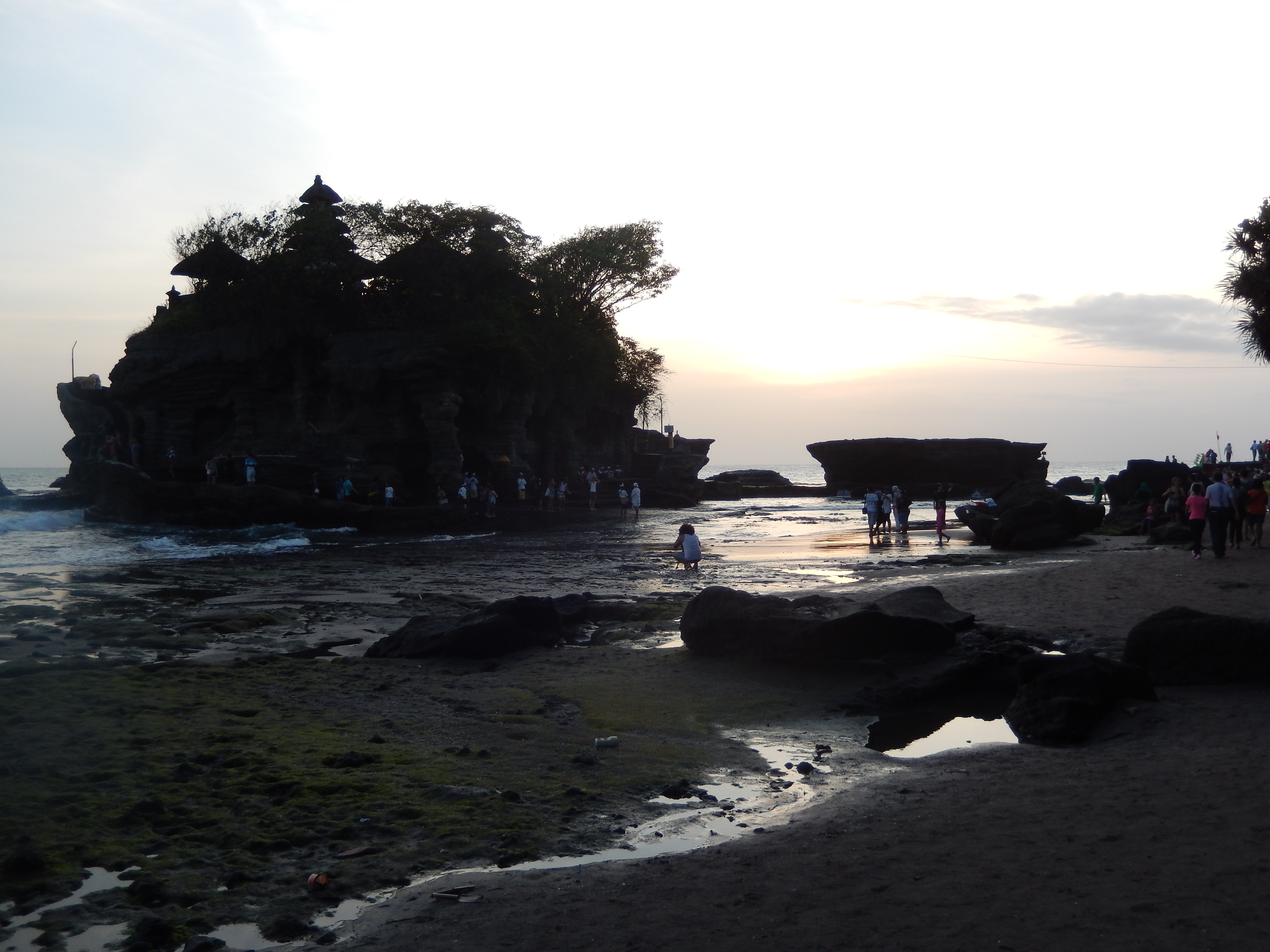 tanah lot.jpg